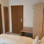 佐拉斯度班酒店
