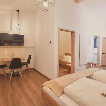 Landgasthaus Zollerstuben 3*