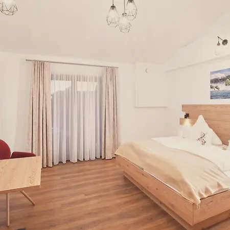 Landgasthaus Zollerstuben 3*