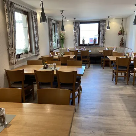 Landgasthaus Zollerstuben 3*
