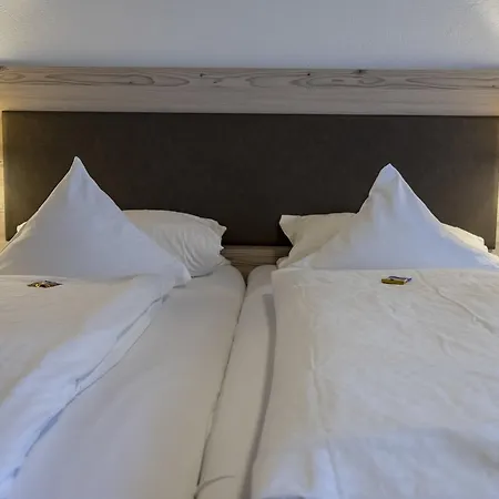 Landgasthaus Zollerstuben 3*